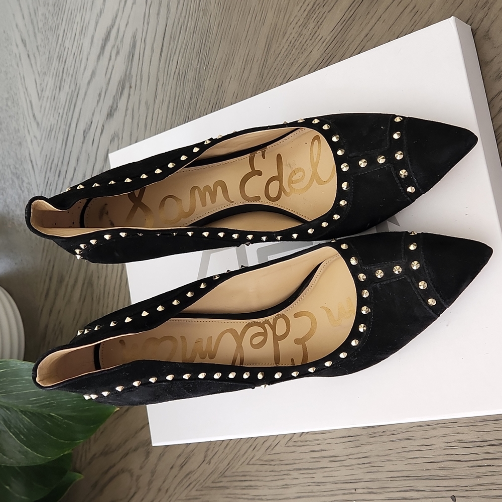 Suede Pumps